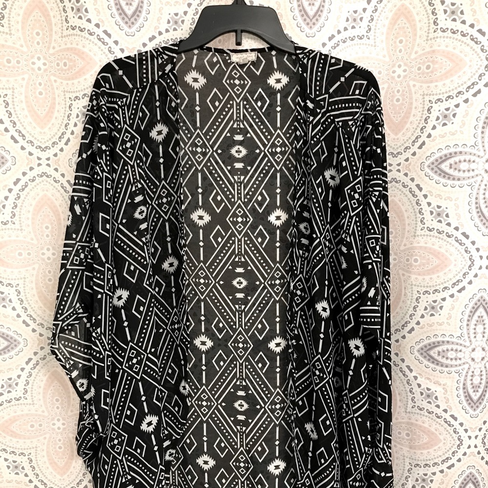 Eyeshadow Graphic Black & White Duster/Kimono